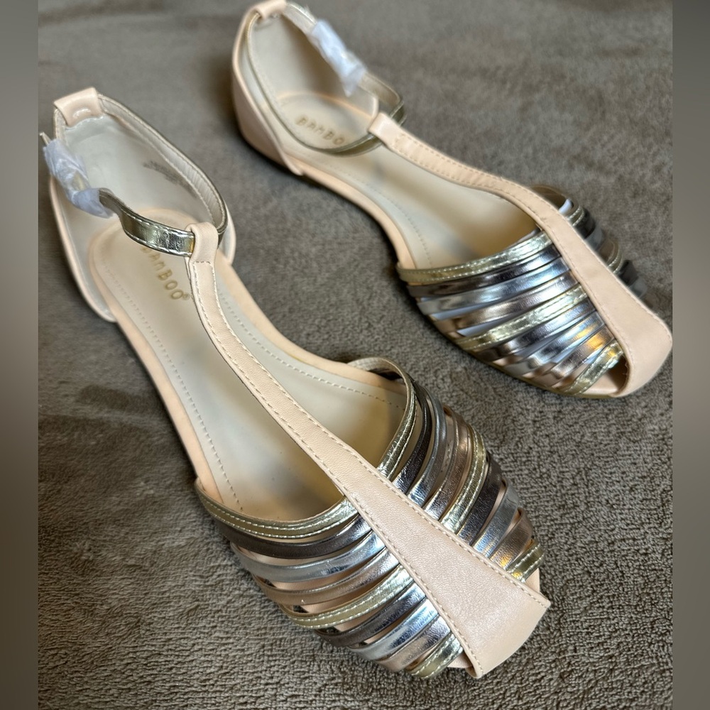 Bamboo Leona-05X Sandals Size 8.5 Brand New In Box Open Toe Strappy Never Worn